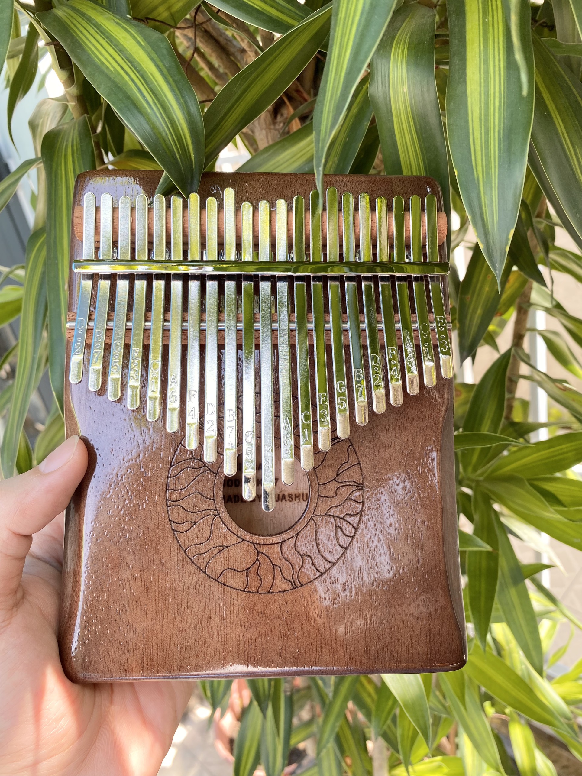 Đàn Kalimba Huashu Classic Gỗ Mahogany Nâu Tròn 21 Phím Đàn Kalimba Huashu Classic Gỗ Mahogany Nâu Tròn 21 Phím