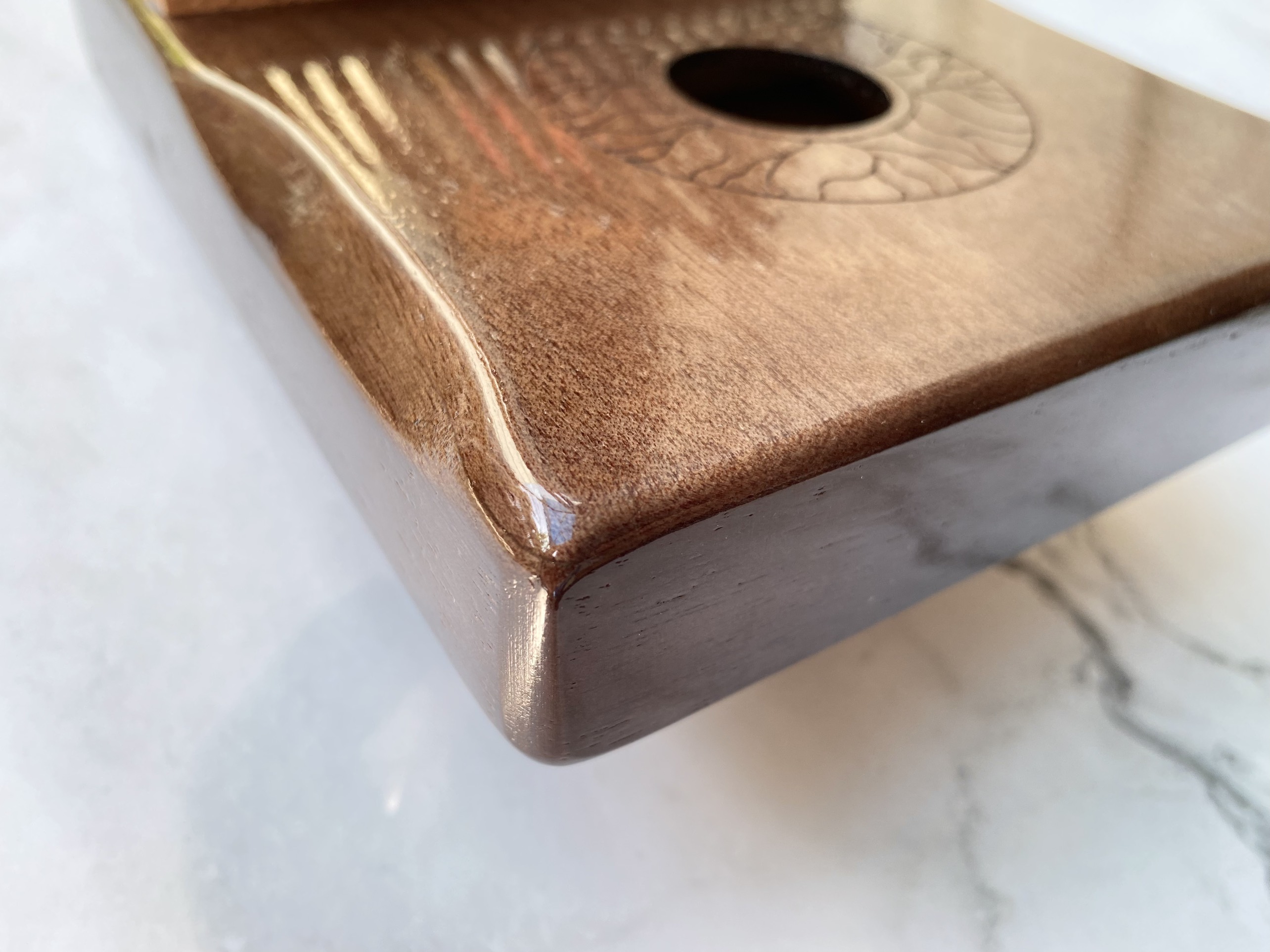 Đàn Kalimba Huashu Classic Gỗ Mahogany Nâu Tròn 21 Phím Đàn Kalimba Huashu Classic Gỗ Mahogany Nâu Tròn 21 Phím