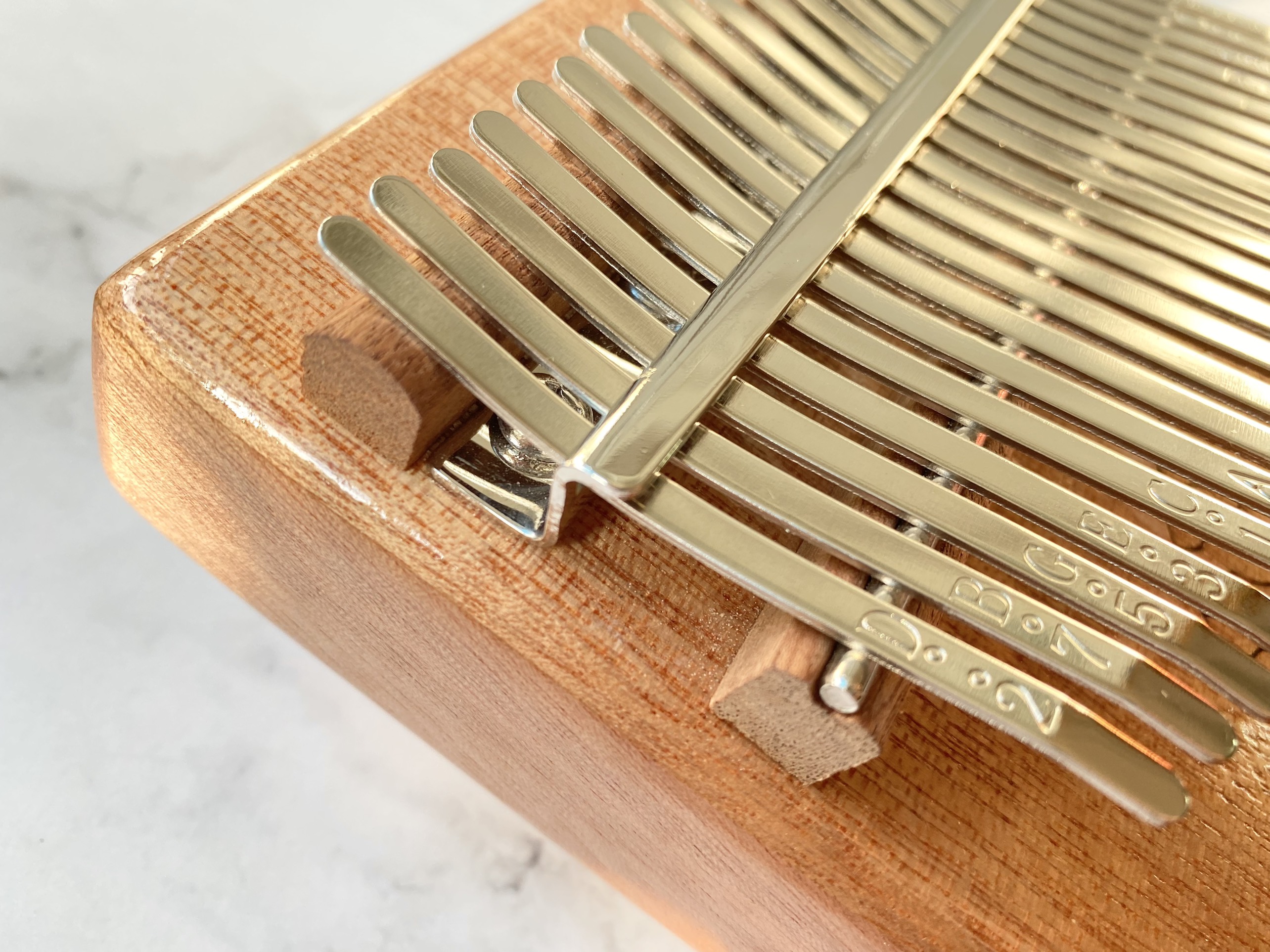 Đàn Kalimba Huashu Classic Gỗ Mahogany Nâu Sáng 21 Phím Đàn Kalimba Huashu Classic Gỗ Mahogany Nâu Sáng 21 Phím