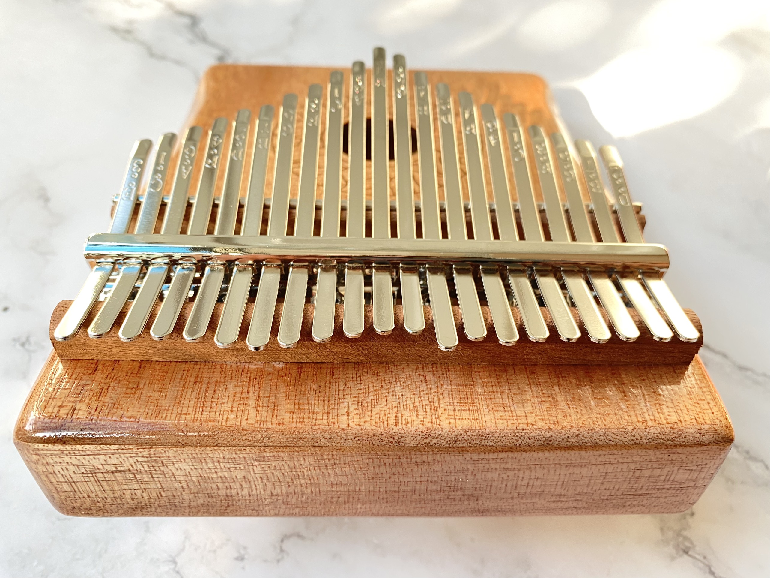 Đàn Kalimba Huashu Classic Gỗ Mahogany Nâu Sáng 21 Phím Đàn Kalimba Huashu Classic Gỗ Mahogany Nâu Sáng 21 Phím