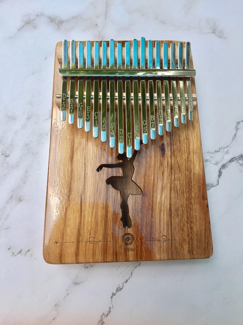 Đàn Kalimba 17 Phím Gỗ Mun Ebony Âm Đáy Vũ Công Purm KaLinh Đàn Kalimba 17 Phím Gỗ Mun Ebony Âm Đáy Vũ Công Purm KaLinh