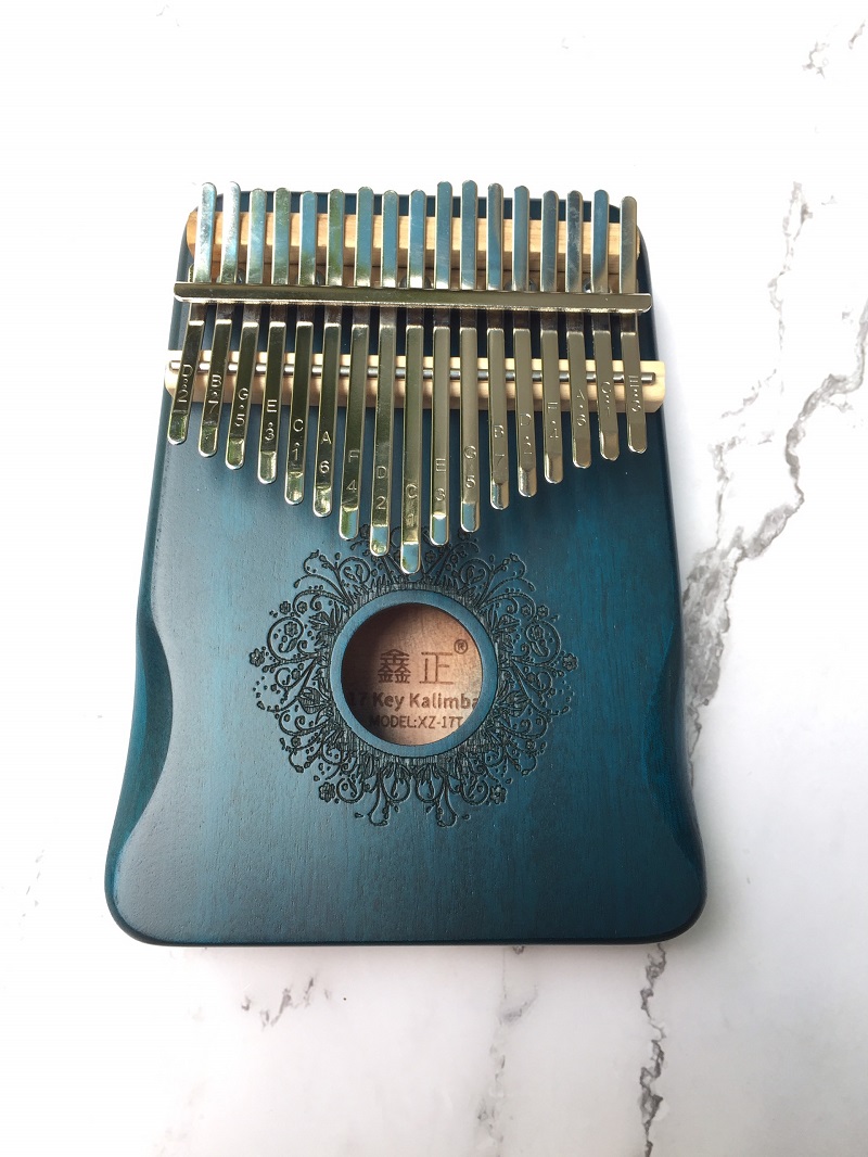Đàn Kalimba 17 Phím Gỗ Mahogany Viền Đậm Bo Góc Classic XinZheng KaLinh Đàn Kalimba 17 Phím Gỗ Mahogany Viền Đậm Bo Góc Classic XinZheng KaLinh