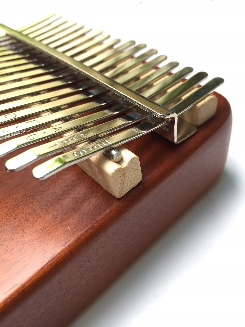 Đàn Kalimba 17 Phím Gỗ Mahogany Viền Đậm Bo Góc Classic XinZheng KaLinh Đàn Kalimba 17 Phím Gỗ Mahogany Viền Đậm Bo Góc Classic XinZheng KaLinh