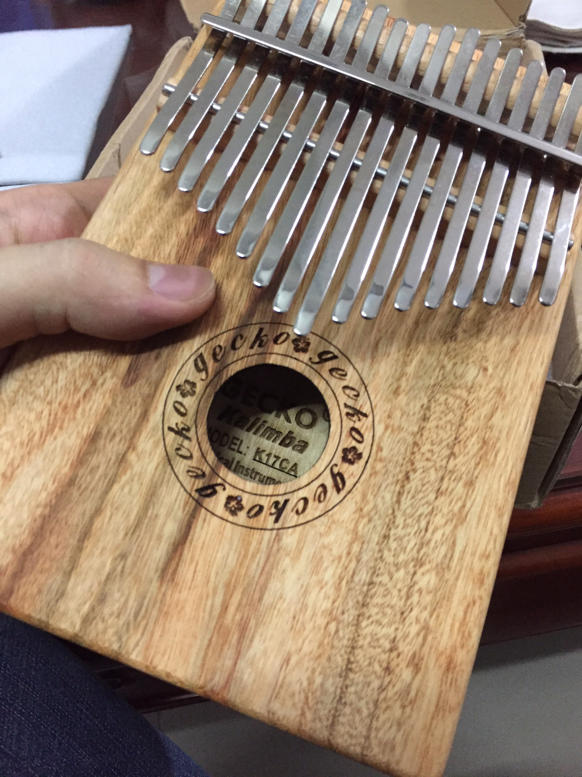 Đàn Kalimba 17 Phím Gỗ Long Não Cổ Điển Gecko KaLinh Đàn Kalimba 17 Phím Gỗ Long Não Cổ Điển Gecko KaLinh