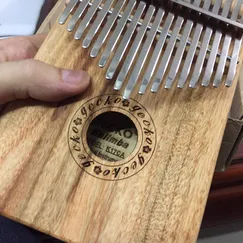 Đàn Kalimba 17 Phím Gỗ Long Não Cổ Điển Gecko KaLinh