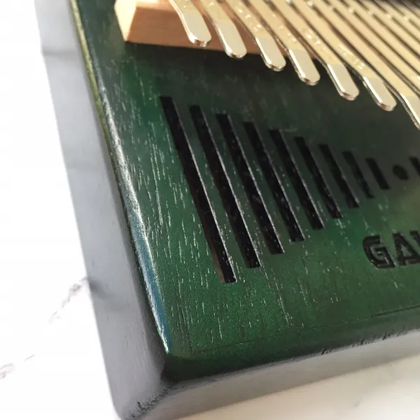 Đàn Kalimba 17 Phím Gỗ Mahogany Radio Xanh KaLinh
