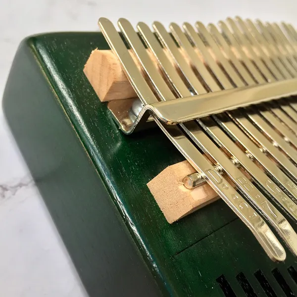 Đàn Kalimba 17 Phím Gỗ Mahogany Radio Xanh KaLinh