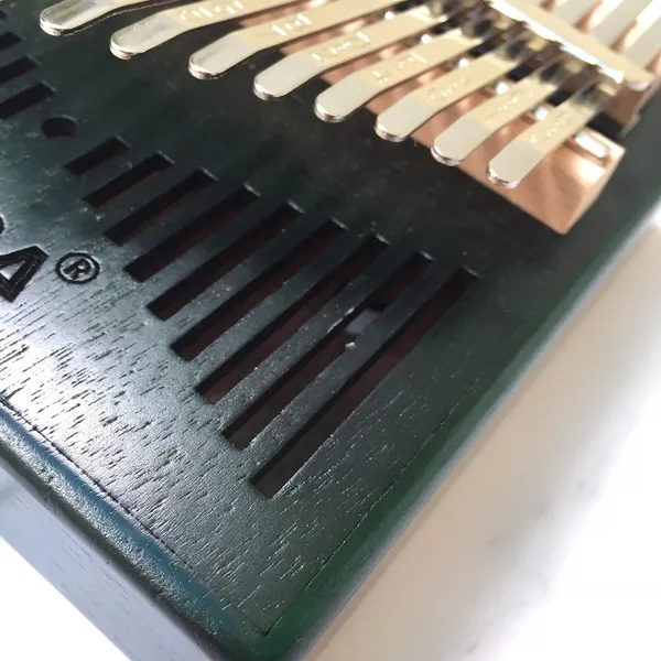 Đàn Kalimba 17 Phím Gỗ Mahogany Radio Xanh KaLinh