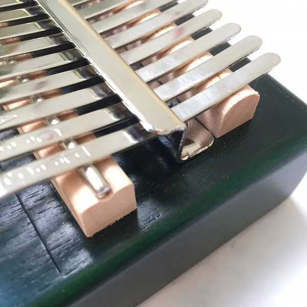 Đàn Kalimba 17 Phím Gỗ Mahogany Radio Xanh KaLinh