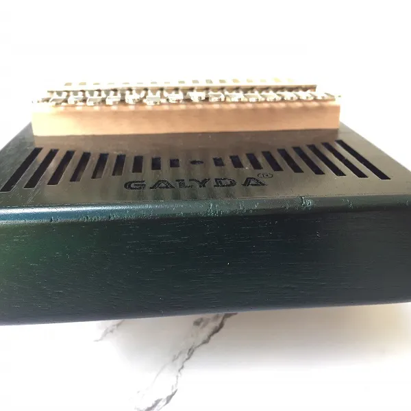 Đàn Kalimba 17 Phím Gỗ Mahogany Radio Xanh KaLinh