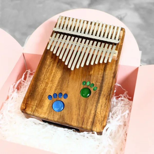 Đàn Kalimba 17 Phím Gỗ Keo Acacia (Koa) Âm Đáy Khảm Dấu Chân Purm