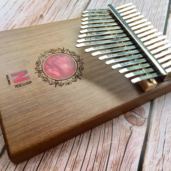Đàn Kalimba 17 Phím Gỗ Óc Chó Mặt Trời Đỏ KaLinh