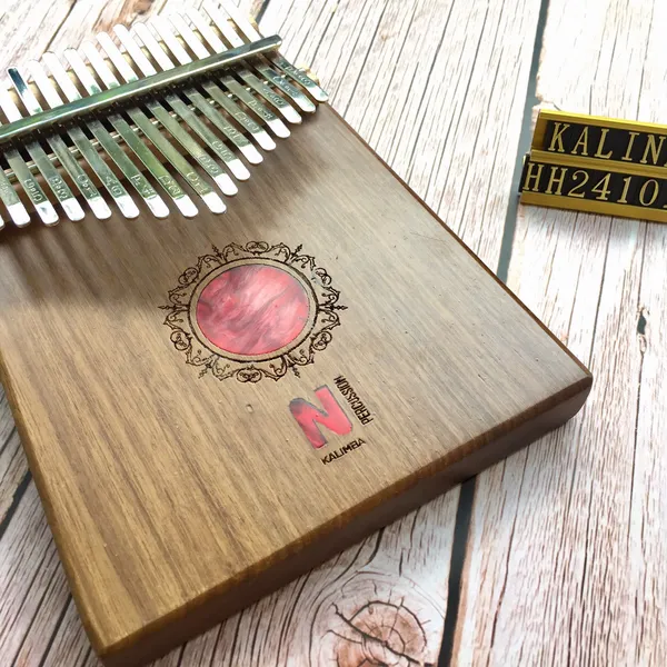 Đàn Kalimba 17 Phím Gỗ Óc Chó Mặt Trời Đỏ KaLinh