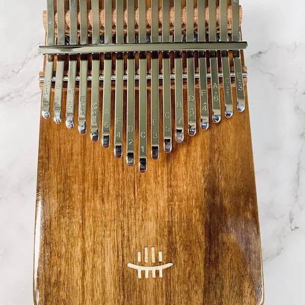 Đàn Kalimba 17 Phím Gỗ Walnut Âm Đáy Hluru KaLinh