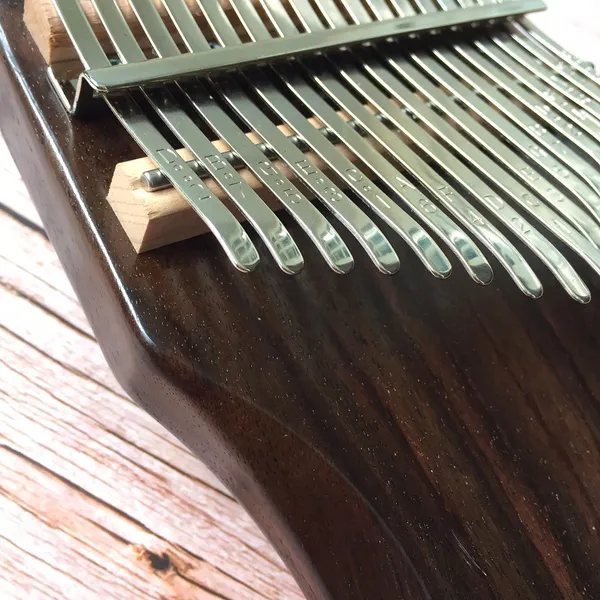 Đàn Kalimba Uốn 17 Phím Gỗ Hoa Hồng Nguyên Khối Hluru