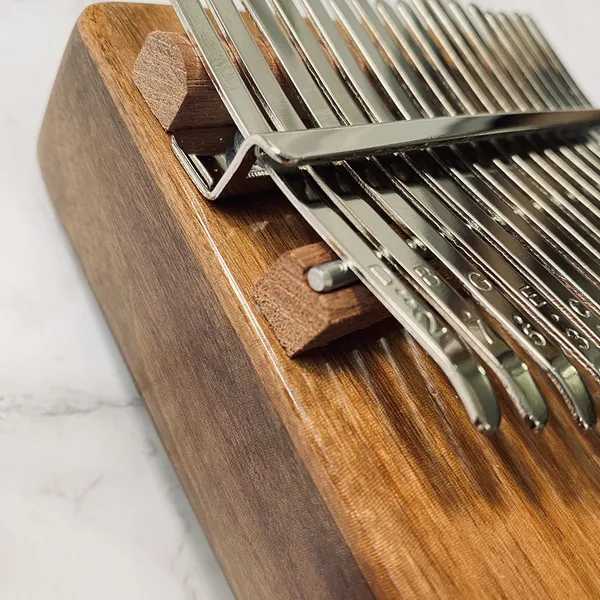 Đàn Kalimba 17 Phím Gỗ Walnut Âm Đáy Hluru KaLinh