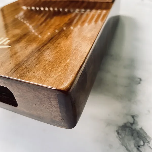 Đàn Kalimba 17 Phím Gỗ Walnut Âm Đáy Hluru KaLinh