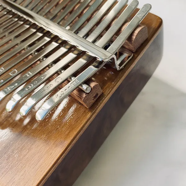 Đàn Kalimba 17 Phím Gỗ Walnut Âm Đáy Hluru KaLinh