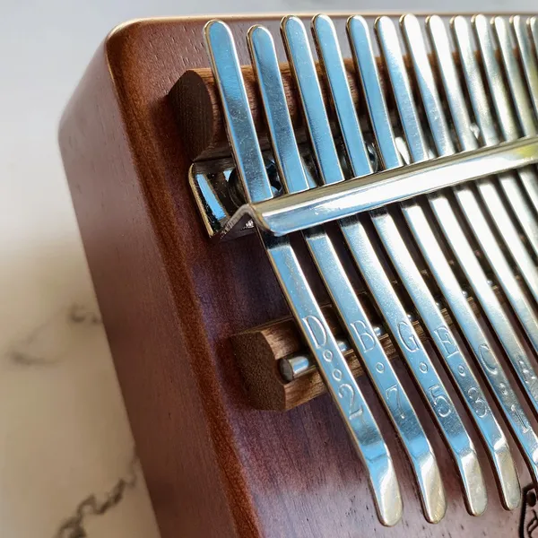 Đàn Kalimba 17 Phím Gỗ Mahogany Sen Phật Classic Andrew KaLinh