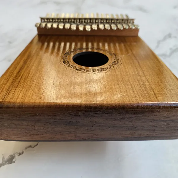 Đàn Kalimba 17 Phím Gỗ Óc Chó Classic Hluru KaLinh
