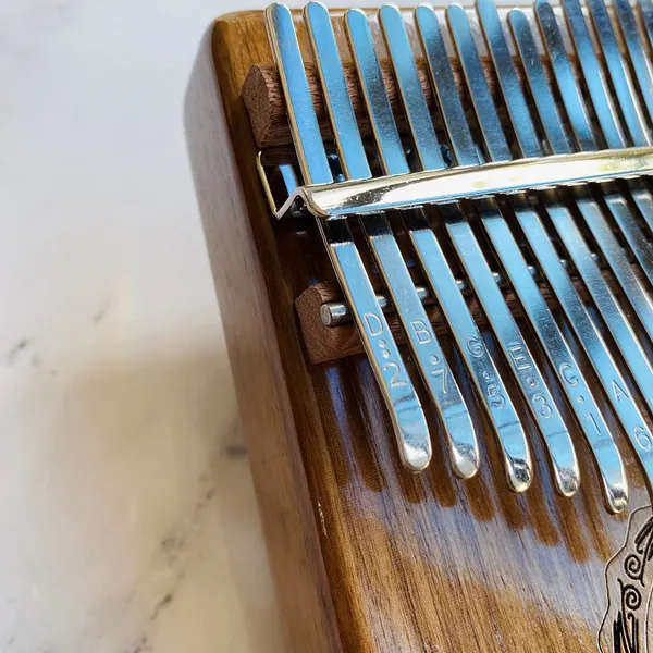 Đàn Kalimba 17 Phím Gỗ Óc Chó Classic Hluru KaLinh