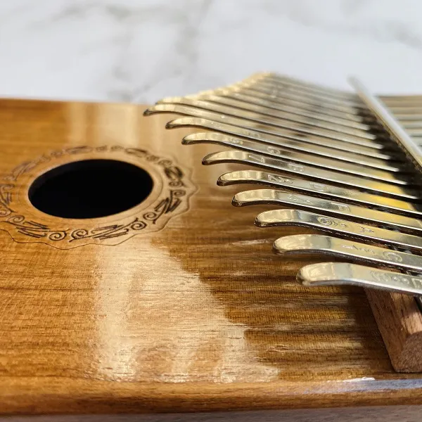 Đàn Kalimba 17 Phím Gỗ Óc Chó Classic Hluru KaLinh