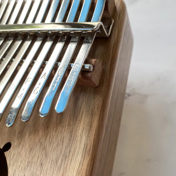 Đàn Kalimba 17 Phím Gỗ Mahogany Hươu Cao Cổ Classic KaLinh