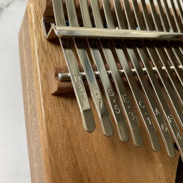 Đàn Kalimba 17 Phím Gỗ Mahogany Hươu Cao Cổ Classic KaLinh