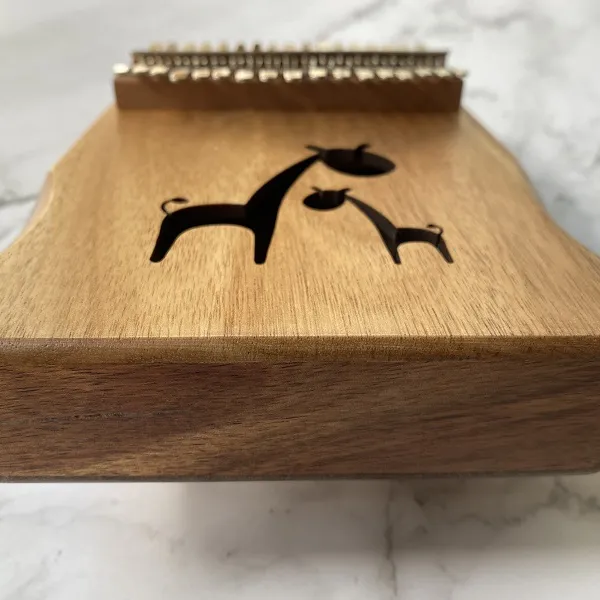 Đàn Kalimba 17 Phím Gỗ Mahogany Hươu Cao Cổ Classic KaLinh
