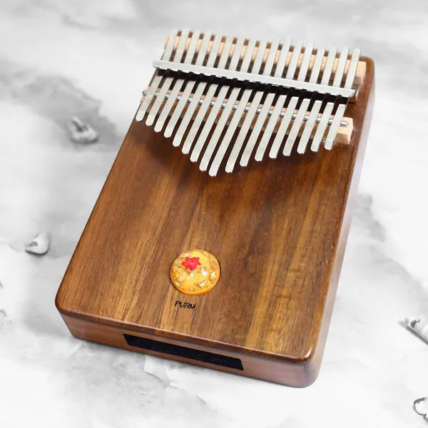 Đàn Kalimba 17 Phím Gỗ Keo Acacia (Koa) Âm Đáy Khảm Ngọc Purm