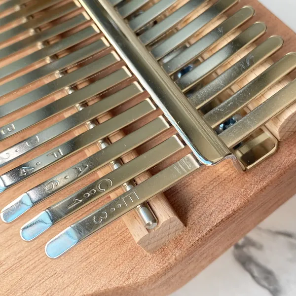 Đàn Kalimba 17 Phím Gỗ Mahogany Nguyên Khối Ares