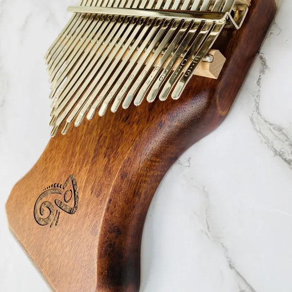 Đàn Kalimba 21 Phím Gỗ Keo Acacia Nguyên Khối Kameleon KaLinh