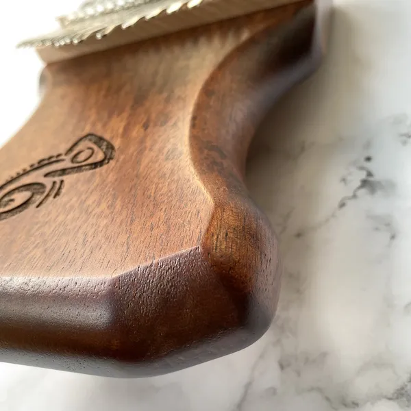 Đàn Kalimba 21 Phím Gỗ Keo Acacia Nguyên Khối Kameleon KaLinh