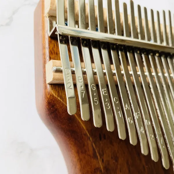 Đàn Kalimba 21 Phím Gỗ Keo Acacia Nguyên Khối Kameleon KaLinh