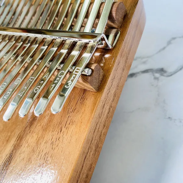 Đàn Kalimba 17 Phím Gỗ Keo Acacia Nguyên Khối KaLinh