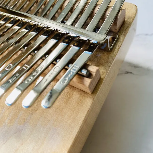 Đàn Kalimba 17 Phím Gỗ Phong Nguyên Khối KaLinh