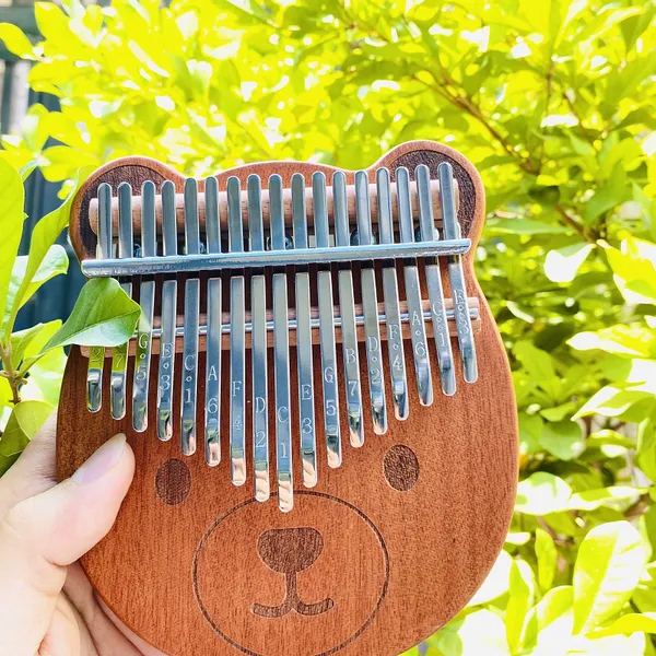 Đàn Kalimba 17 Phím Gỗ Sapele Đỏ Nguyên Khối Gấu Bo KaLinh