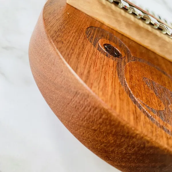 Đàn Kalimba 17 Phím Gỗ Sapele Nguyên Khối Gấu KaLinh
