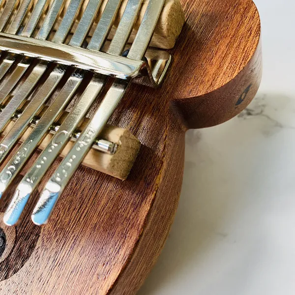 Đàn Kalimba 17 Phím Gỗ Sapele Nguyên Khối Gấu KaLinh