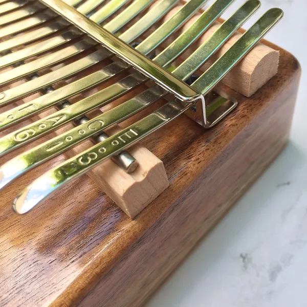 Đàn Kalimba 17 Phím Gỗ Keo Âm Đáy Classic Hluru KaLinh