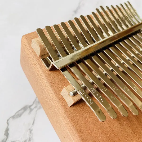 Đàn Kalimba 17 Phím Âm Đáy Khảm Hoa Purm Gỗ Mahogany / Vân Sam