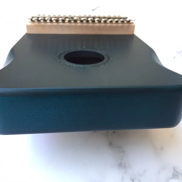 Đàn Kalimba 17 Phím Gỗ Mahogany Viền Mỏng Bo Góc Classic XinZheng KaLinh