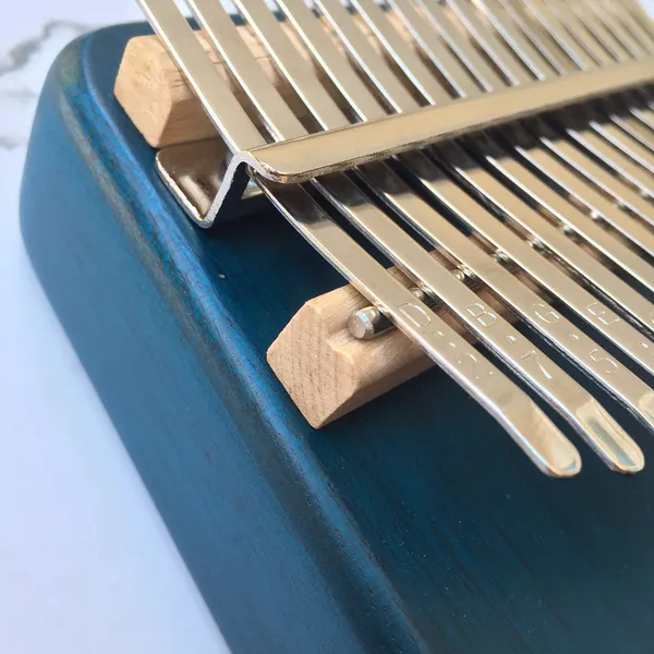 Đàn Kalimba 17 Phím Gỗ Mahogany Viền Mỏng Bo Góc Classic XinZheng KaLinh