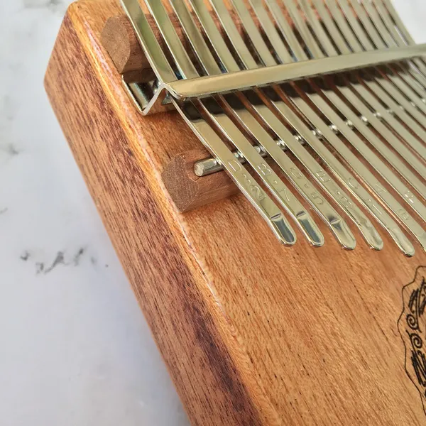 Đàn Kalimba 17 Phím Gỗ Mahogany Cổ Điển Nâu Sáng Hluru KaLinh