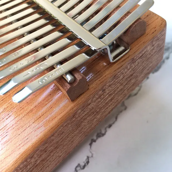 Đàn Kalimba 17 Phím Gỗ Mahogany Cổ Điển Nâu Sáng Hluru KaLinh