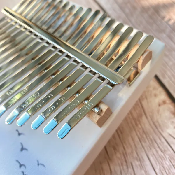 Đàn Kalimba 17 Phím Nguyên Khối Art KaLinh Thuyền Trắng