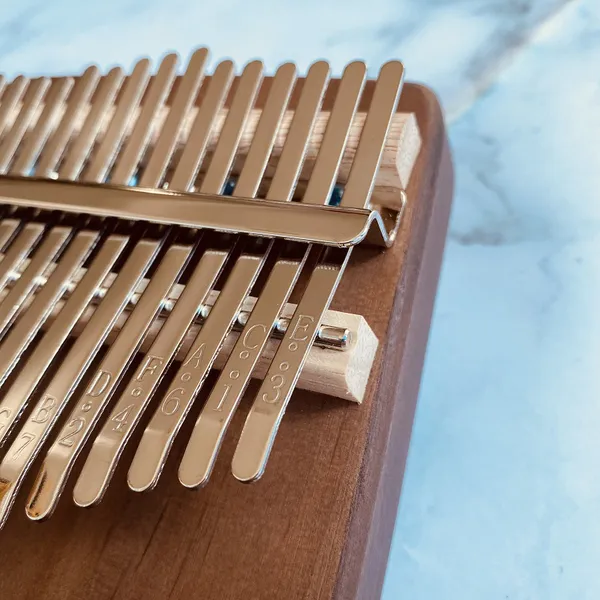 Đàn Kalimba 17 Phím Gỗ Mahogany Nguyên Khối Hươu Nâu KaLinh