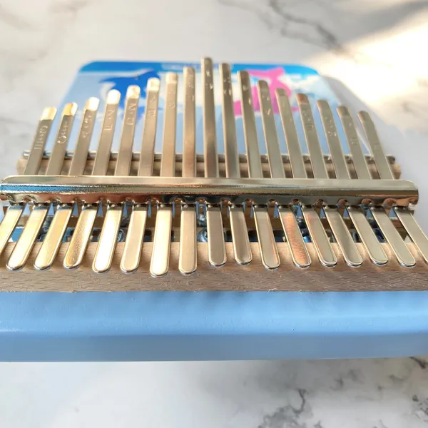 Đàn Kalimba 17 Phím Nguyên Khối Mahogany Cá Voi Xanh KaLinh