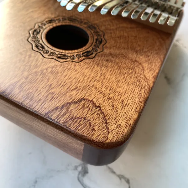Đàn Kalimba 21 Phím Gỗ Hoàng Đàn Cổ Điển Hluru