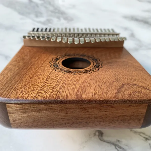 Đàn Kalimba 21 Phím Gỗ Hoàng Đàn Cổ Điển Hluru